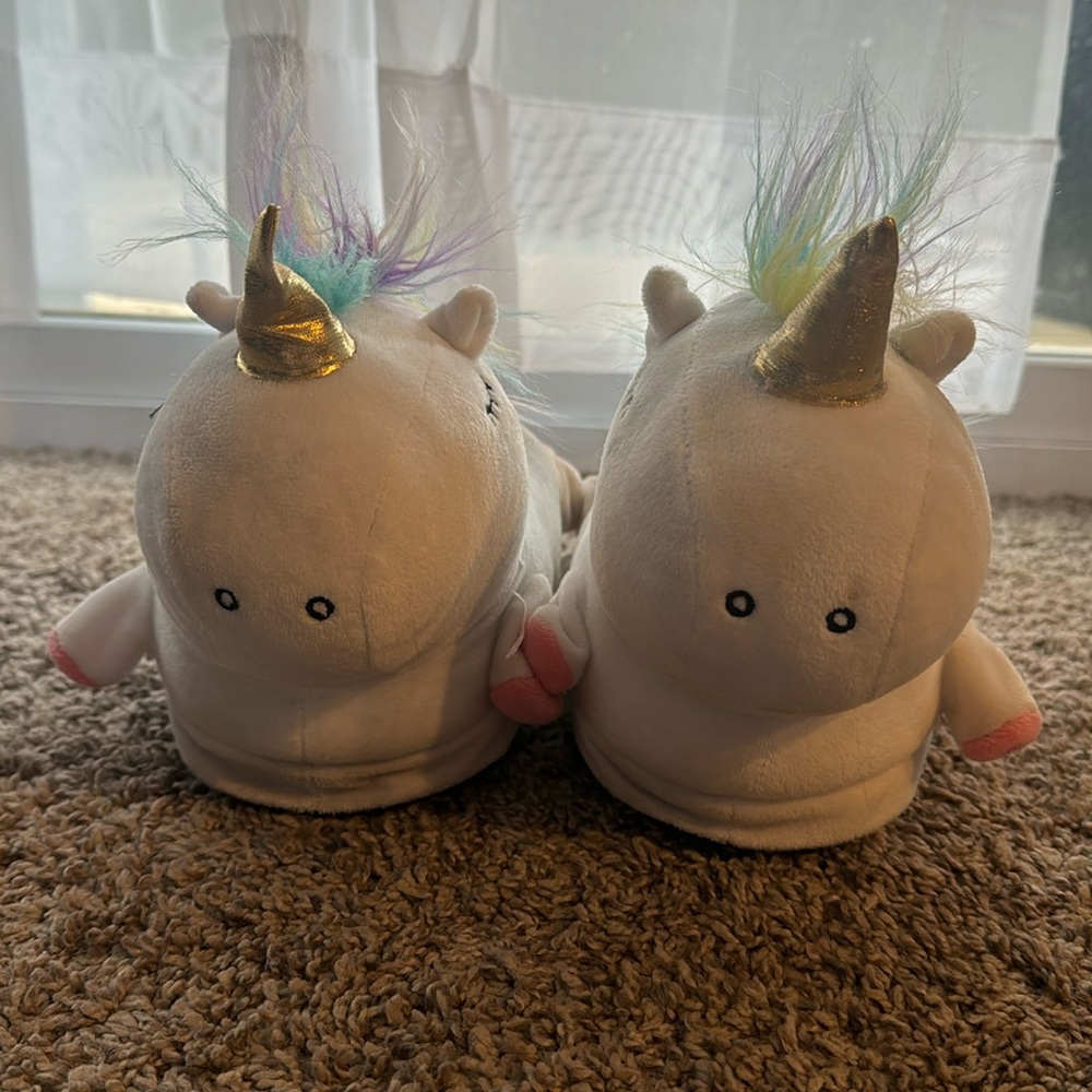 Girls unicorn slippers